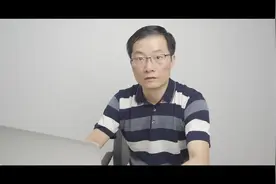 严大姐嗓子疼了一年多，治来治去不见好，医生发现原因竟在这！视频封面