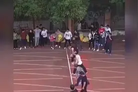 白衣服的是我们校长，已经连续五年第一了