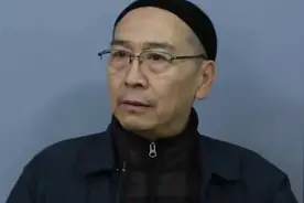64岁毕彦君近照曝光，隐瞒了22年的前妻，原来是我们熟悉的她！视频封面