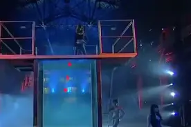 魔术揭秘：魔术师是如何做到在水下屏住呼吸20分钟的？不可思议！