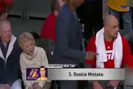 新秀“错误”给老大科比让座，挨个全得挪窝视频封面