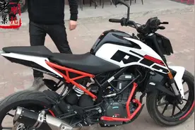 进口小排量街车ktm duke250 单缸水冷 7秒破百 极速150km/h视频封面
