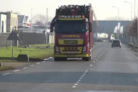 69号高速公路上的沃尔沃卡车，感觉如何呢视频封面