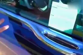 林肯汽车是怎么开车门的你知道吗？一般人门把手都找不到！