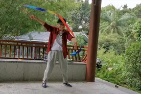 彩带舞出多彩生活图片