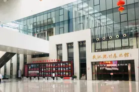 实拍武汉市民之家，看看现在来市民之家办业务的人多不多？视频封面