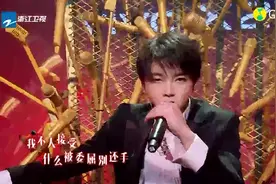 华晨宇演唱的《我管你》现场版，一开口全场沸腾，超好听视频封面