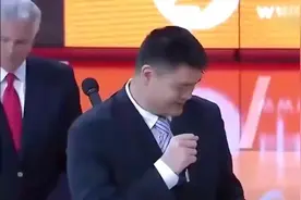 姚明英语调侃麦迪35秒13分，麦迪都忍不住笑起来