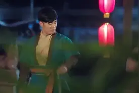 没有收到请帖的人不能进入，这也难不倒他，见风使舵瞬间蒙混过关视频封面