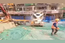 大货车上坡打滑，铺上这个布能管点用呢！视频封面