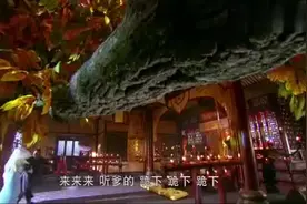 老汉带闺女来土地庙求姻缘，怎料女儿抬头那一瞬间，神仙都被吓到图片