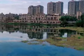 实拍：深圳福永富人区，一套别墅1500万，豪车美女出入，环境优美视频封面