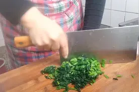 老菠菜别扔了，简单一做，汤浓菜香，比菠菜鸡蛋汤还好喝视频封面