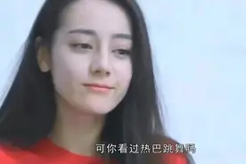 热巴一身粉红西装领跳《创造营2019》主题曲，透露出舞蹈功底！视频封面