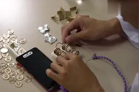 教你用20枚“硬币”+盐水，制作手机充电宝，到底是什么原理？