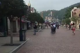 香港迪士尼9:30 才开门，等了好久！视频封面