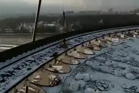 这不是电脑特效。。俄罗斯圣彼得堡体育馆全面倒塌视频封面