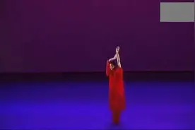 金星一身红衣，伴随优美音乐跳《半梦》，她舞姿比嘴巴更会说话！