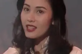 李嘉欣当年为刘德华颁奖，艳冠群芳，这就是真正的大美人！视频封面