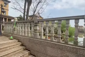 #幸福里精装修好房推荐 保利半山-独栋别墅
356平-7XX万
你带上家人，我带上钥匙，一起去感受吧[勾引图片