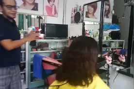 女子想换个新发型，剪成这样的发型后，好看又时尚