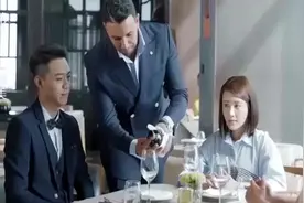 美女让男闺蜜冒充男友，没想到表现太优秀被母亲相中，这就尴尬了图片