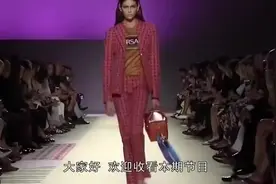 超模走秀不穿贴身衣物，衣服突然滑落怎么办？视频封面