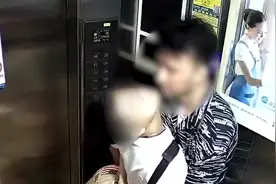 南航空少被指电梯内骚扰男飞行员：多次嘴唇触碰，警方已介入视频封面
