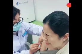 原来护士也害怕打针，姐姐这一下原形毕露，看完都别笑视频封面