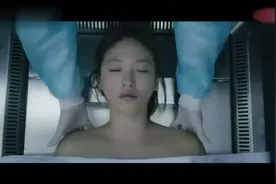 女尸身上找不到伤口，法医发现脚底红点，谁料一碰死者立马坐起来视频封面