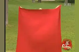 【搞笑视频】国外恶作剧：美女街头换衣服—搞笑视频封面