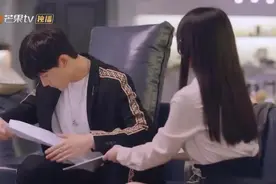 易涵表白阚迪被拒绝，伤心地跑了~你媳妇还在旁边看着呢