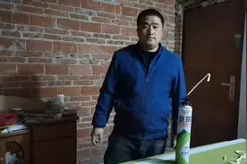 在农村装修房子怎样才能省钱，2小时做一壁墙这速度惊人呀！