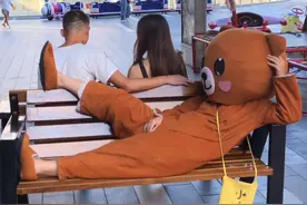 兄弟，你的手在干嘛