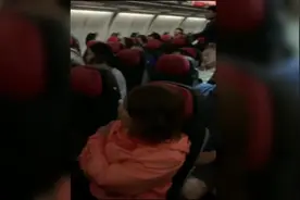 武汉：飞机上嫌婴儿哭闹叫母亲管好孩子 孩子母亲回怼有本事别生视频封面