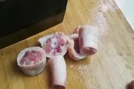 猪尾巴这样煲汤，对丈母娘的腰椎盘痛有效视频封面
