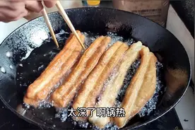 炸油条的生意挣钱吗，小霞亲自试验，看看结果你别不信视频封面