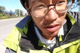 骑行东北到了佳木斯，天黑找不到地方露营，只好随便在路边住下