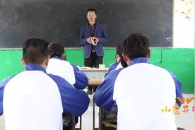 同学在水里加“料”套路老师，没想最后坑了自己，太逗了视频封面