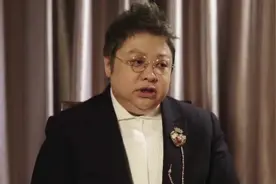 韩红曾自曝身家，数额让人意外，还不及现在一些明星的片酬视频封面
