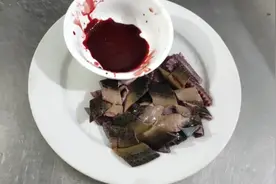 教大家用最正确的步骤处理鳝鱼，营养价值高的鳝鱼血一点也不浪费视频封面