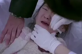 帅哥医生一招就取出小女孩不小心吸进鼻子里的花生豆，太帅了视频封面