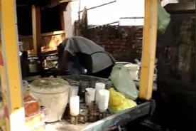 印度街头小吃，脏到离谱，差到惊心，网友评论更精彩！视频封面