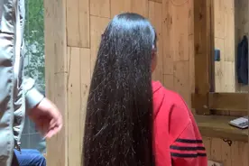 女儿头发这么长，教你编三种可爱小辨，编发简单一看就会