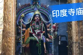 小伙闯进印度寺庙，全程既害怕又紧张。看了一会儿赶紧开溜！视频封面