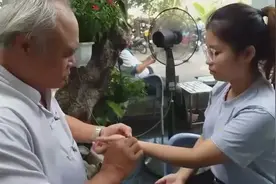 走近华佗跌打_老中医街头跌打按摩视频封面