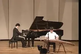 钢琴小哥，让你秒懂中日音乐的区别 。  我已经笑出鼻涕泡了。视频封面