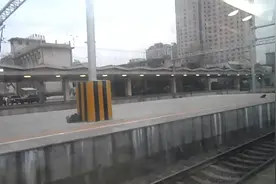 京广线火车出长沙站，Z168次广州东至青岛，往北方向。视频封面