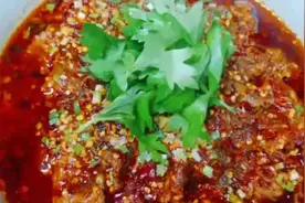 川味名菜水煮牛柳家常做法，这样做最下饭，麻辣鲜香，味道超赞