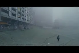 阿洛伊斯：论独居男人的危险！他下楼收到莫名包裹，此时灯灭了视频封面